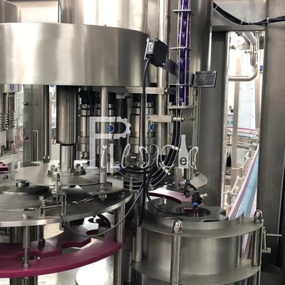 2L mineraalwater Bottelmachine 3 in 1 Monoblock-HUISDIER het Drinken Vullende Lijn 4000BPH leverancier