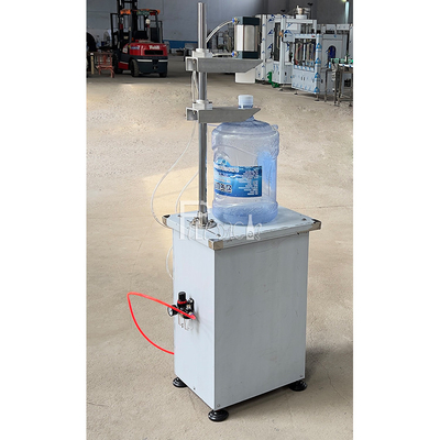De automatische Plastic Fles 3 Gallon 5 Gallon 20 Liter bottelde Water het Afdekken Machinemateriaal voor Gallon het Vullen Machine leverancier