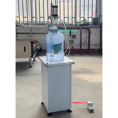De automatische Plastic Fles 3 Gallon 5 Gallon 20 Liter bottelde Water het Afdekken Machinemateriaal voor Gallon het Vullen Machine leverancier