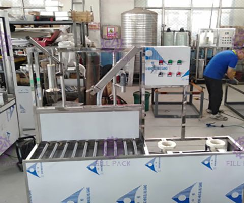 De Gallon van 80BPH 20L het Vullen Machine Semi Automatisch leverancier