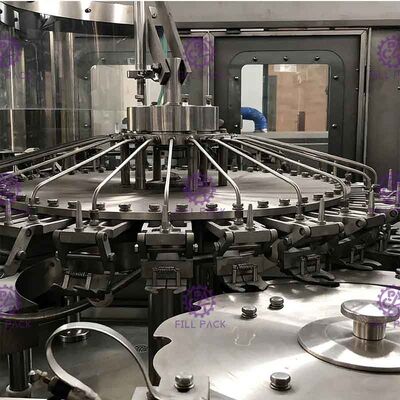 2L mineraalwater Bottelmachine 3 in 1 Monoblock-HUISDIER het Drinken Vullende Lijn 4000BPH leverancier