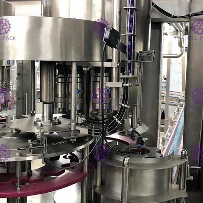 2L mineraalwater Bottelmachine 3 in 1 Monoblock-HUISDIER het Drinken Vullende Lijn 4000BPH leverancier