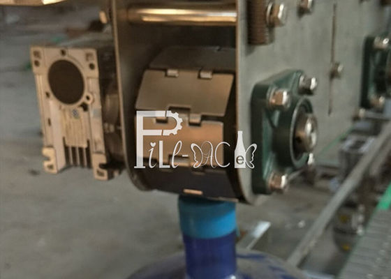 De elektrische Gedreven Volledige Automatische Fles van 450BPH 20L de Machine van het 5 Gallonflessenvullen voor Mineraalwater leverancier