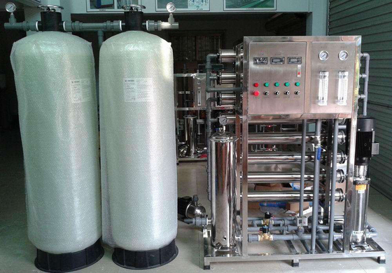 Drinkbare van het de Omgekeerde Osmosewater van 3000lph van de de Behandelingsmachine FRP de Filtertank leverancier